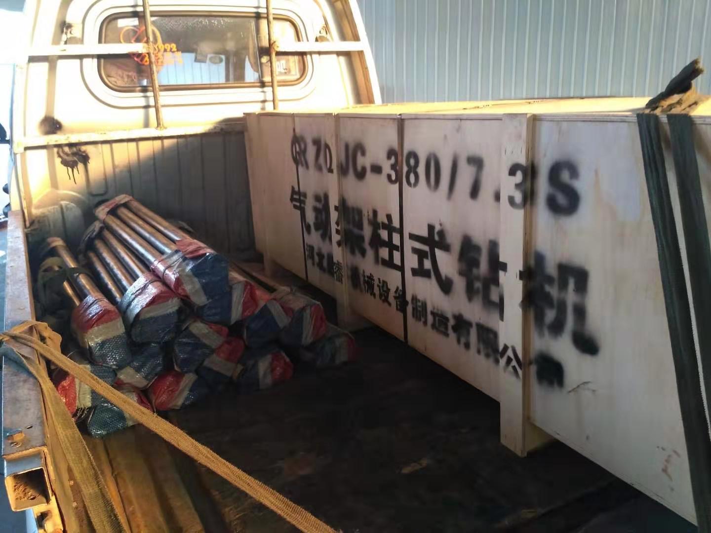 小型氣動架柱式鉆機又訂貨，好用耐用。