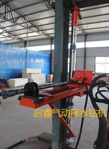氣動(dòng)便攜式鉆機(jī)，可以打百米探水孔。